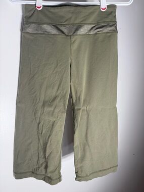 lululemon athletica Reversible Green Capri Pants